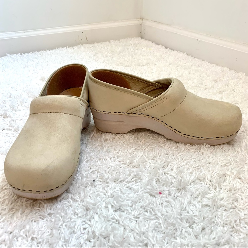 Dansko Professional Nurse Clogs Size EU 40 / US 10 Beige Tan Light Brown